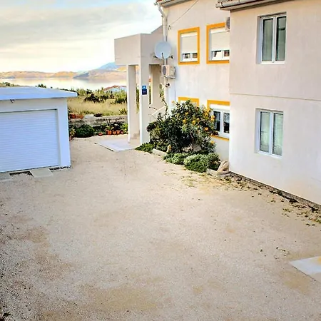 Apartmani * Pag Town